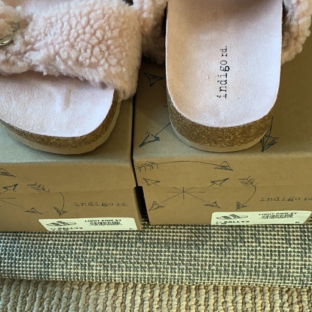 🆕INDIGO faux fur footbed sandal pink 7 - Picture 7 of 8